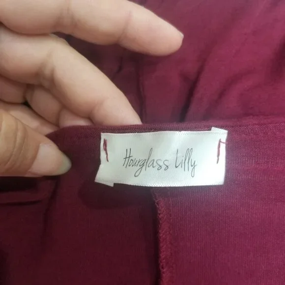 Hourglass Lilly - Picture 3 of 4